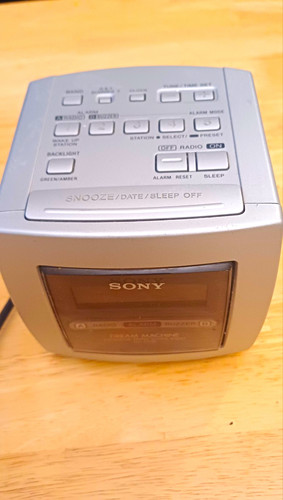 Sony clock radio - clock,